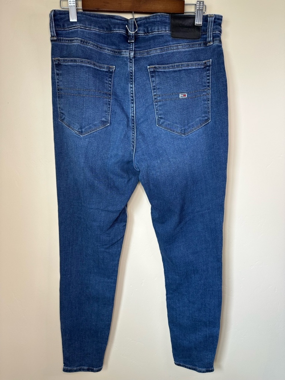 Tommy Hilfiger Skinny Jeans Women’s 8 • Dark Wash Stretch Denim Zip Hem - Picture 3 of 7